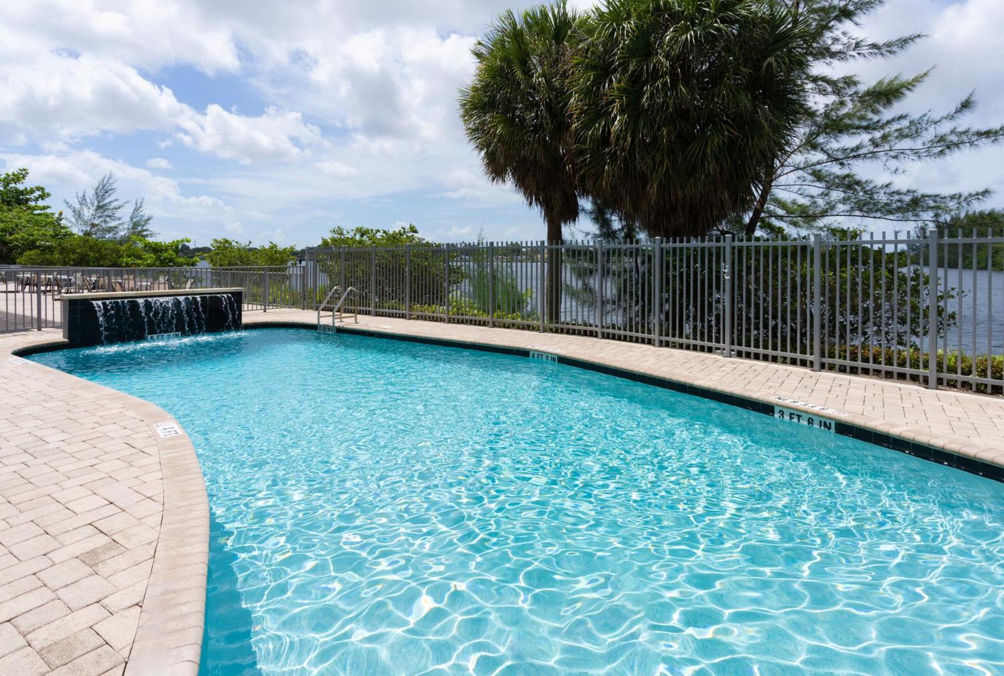 Holiday Inn Express Miami Airport-Blue Lagoon Area By Ihg Miami Springs Exteriér fotografie